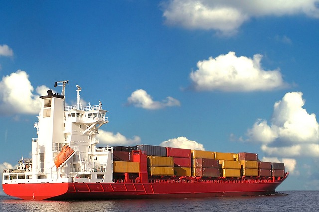 lodní přeprava kontejnerů se zbožím