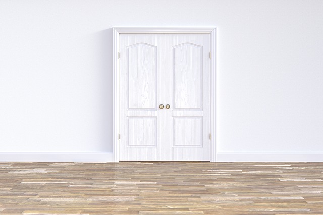bílé dvoukřídlé PVC dveře
